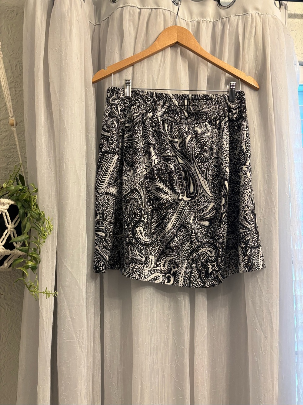 LOFT Black & White Paisley Skirt